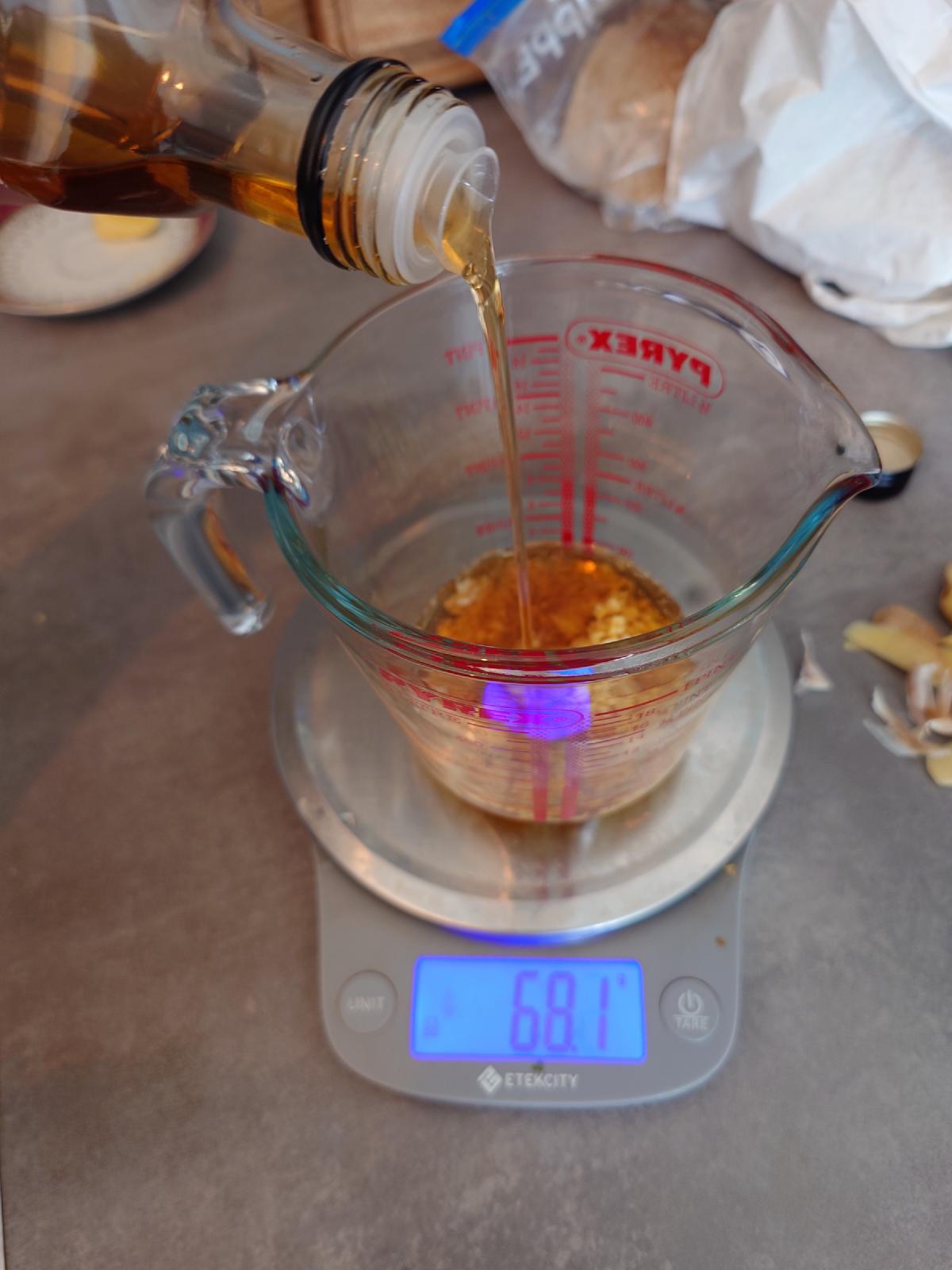 Sesame oil poured into the measuring cup