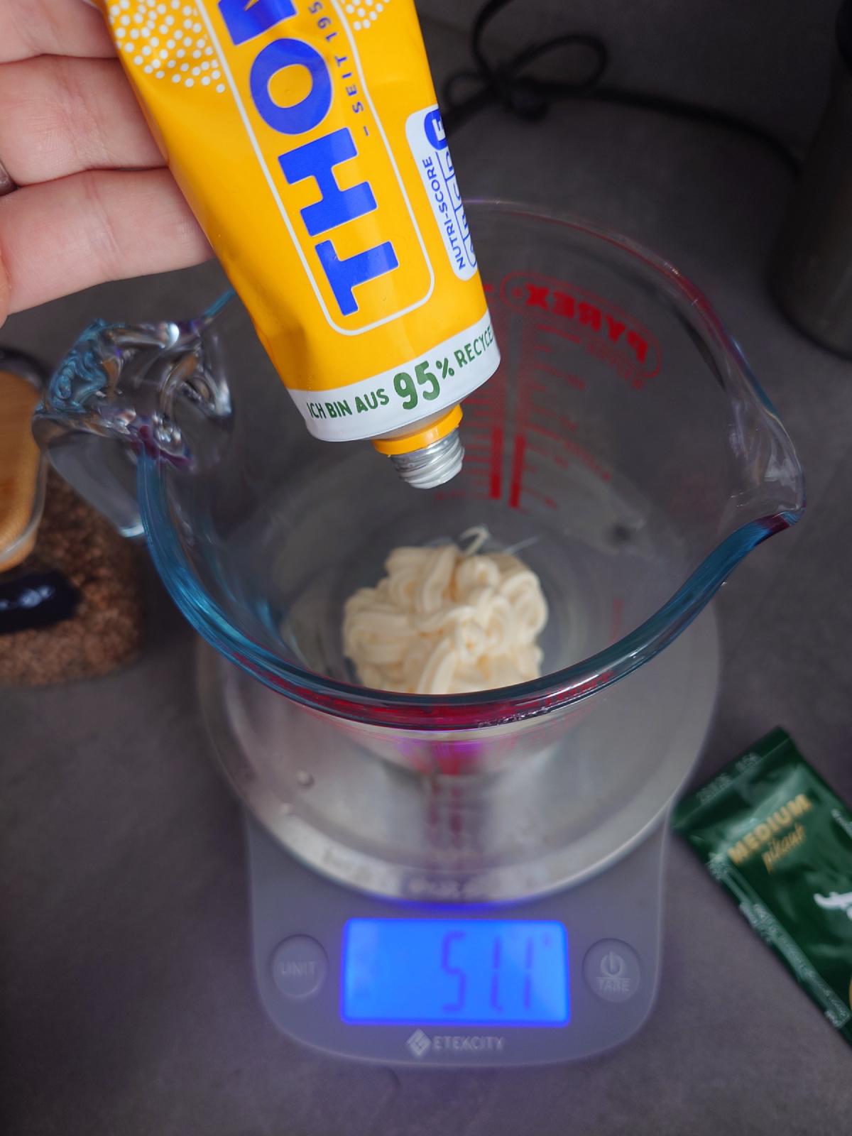 Mayonnaise squeezed into the measuring jug