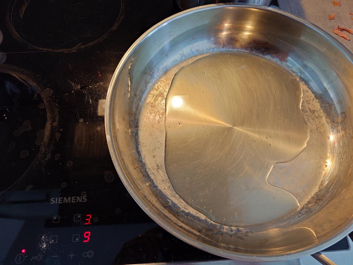 A thin sheet of oil across the base of the steel pan, dial reading 9