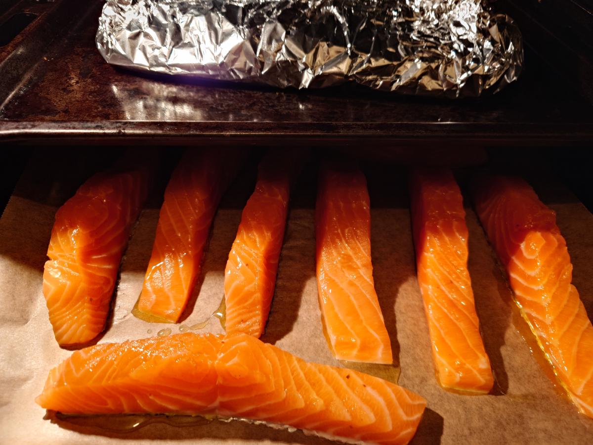 Salmon on the lower rack with the beet parcel above