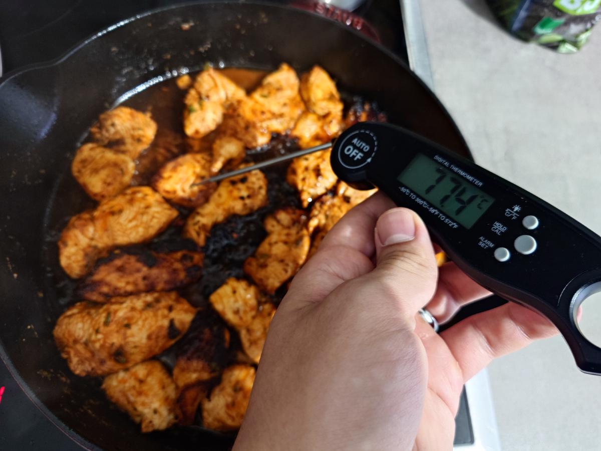 Thermometer reading 77 °C in the pan