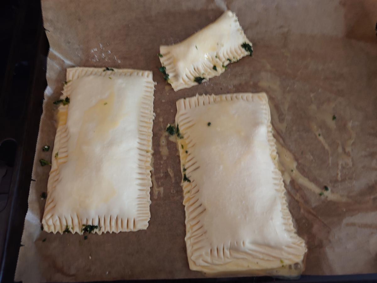 Parcels folded, crimped with a fork and egg-washed