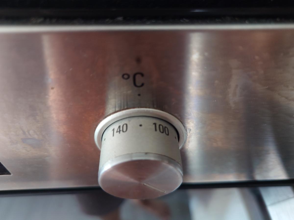The oven temperature dial